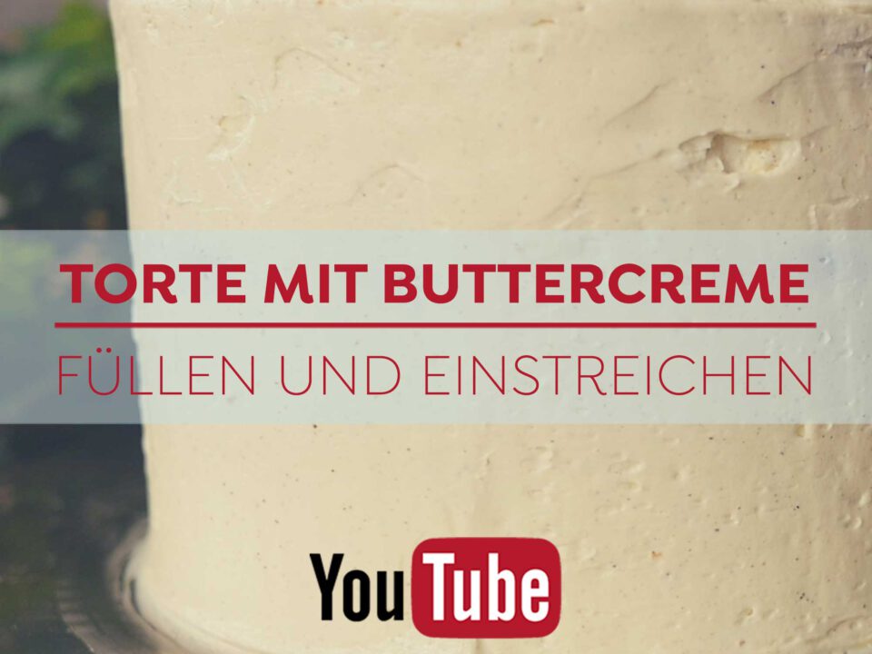 Torte mit Buttercreme füllen und einstreichen